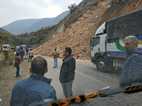 Carretera cortada por el derrumbe del cerro