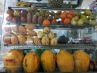 Fruta variada para zumo en el mercado de Cuzco