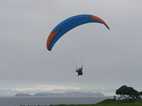 Despegue de parapentes en el malecón