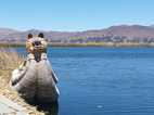 Embarcación tradicional de totora, Lago Titicaca