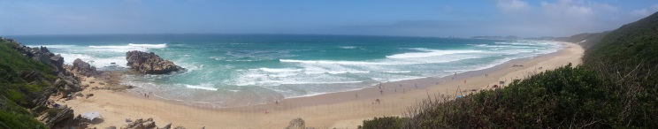 Paseo por la playa desde Brenton-on-sea (izg) hasta Buffalo Bay (dch al fondo)