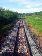 Vias del tren en el tramo entre Bangkok y Chiang Mai