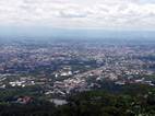 Vistas de Chiang Mai bajando de Wat Phra Doi Suthep