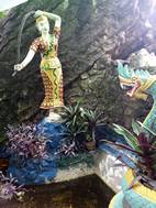 Imágnes de Buda durante la ascensión del Monte Phousi