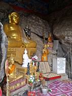 Imágnes de Buda durante la ascensión del Monte Phousi