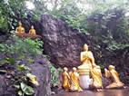 Imágnes de Buda durante la ascensión del Monte Phousi, Luang Prabang
