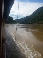 Vistas desde la barcaza en el trayecto entre Huay Xai y Luang Prabang
