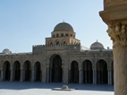 Arcadas y c&uacute;pula del mihrab de la Gran mezquita de Sidi Uqba