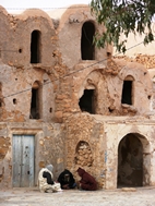 Ancianos tomando el t&eacute; en Ksar Ezzahra