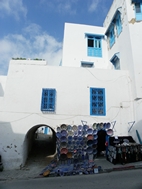 La empinada calle principal de Sidi Bou Said