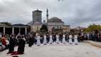 Derviches danzantes frente al Museo Mevlana