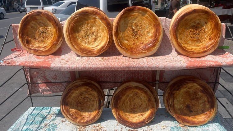 Non, pan redondo tradicional uzbeko