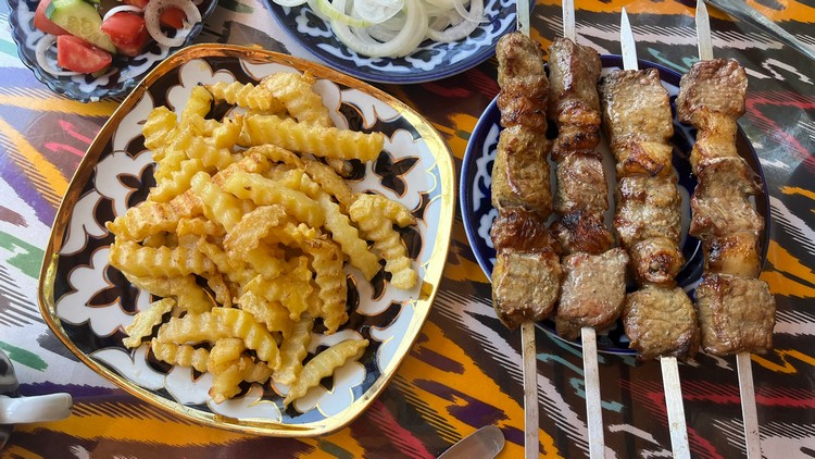 Shaslik (brochetas a la parrilla de pollo, cordero o ternera)