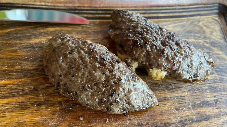 Kofte kassari (ternera rellena de queso)