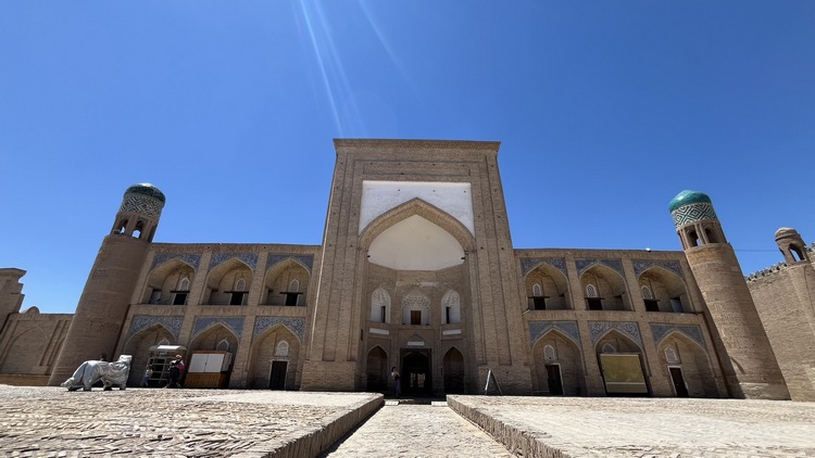 Madrasa Qutlug Murod Inok